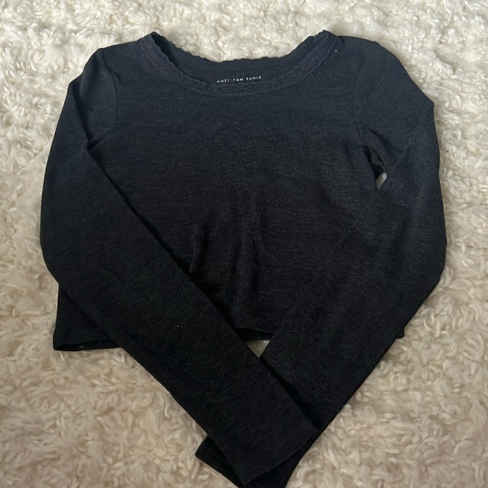 Grey american eagle cropped shirt with lace neckline